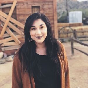 Meet your Posher, Paola